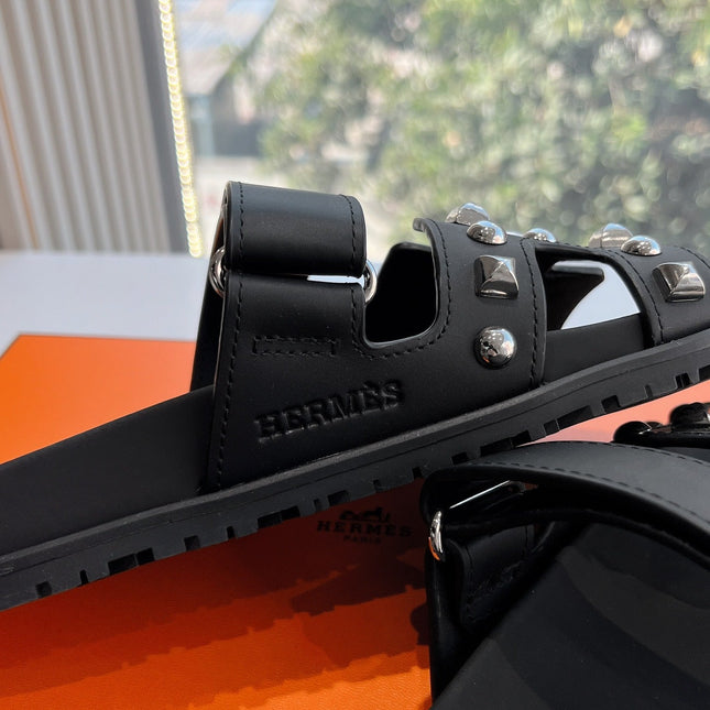 CHYPRE SANDAL IN BLACK CALFSKIN WITH STUDS