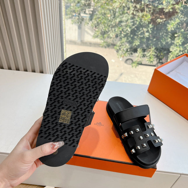 CHYPRE SANDAL IN BLACK CALFSKIN WITH STUDS