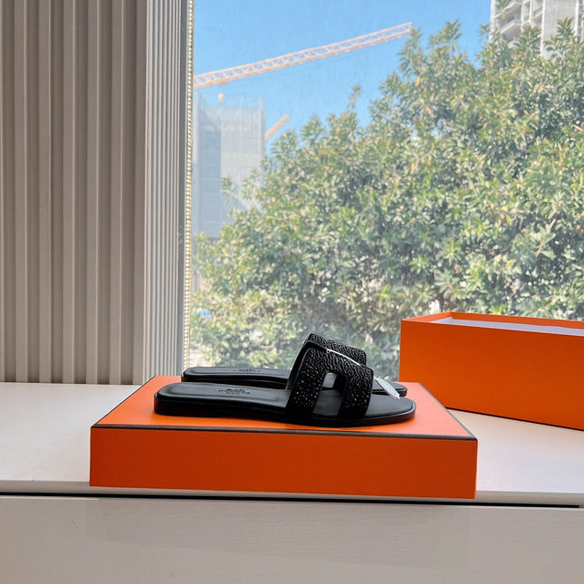 0RAN SLIDE IN BLACK CALFSKIN WITH CRYSTALS