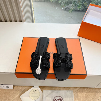 0RAN SLIDE IN BLACK CALFSKIN WITH CRYSTALS