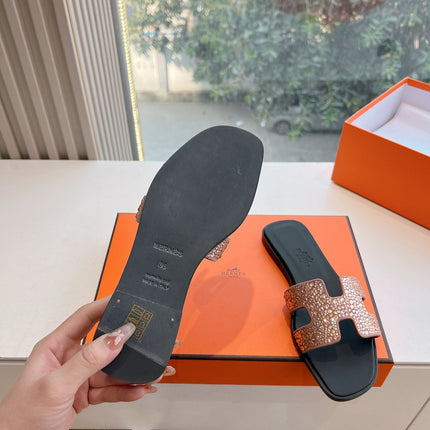 0RAN SLIDE IN PENNY BROWN CALFSKIN WITH CRYSTALS