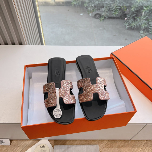 0RAN SLIDE IN PENNY BROWN CALFSKIN WITH CRYSTALS