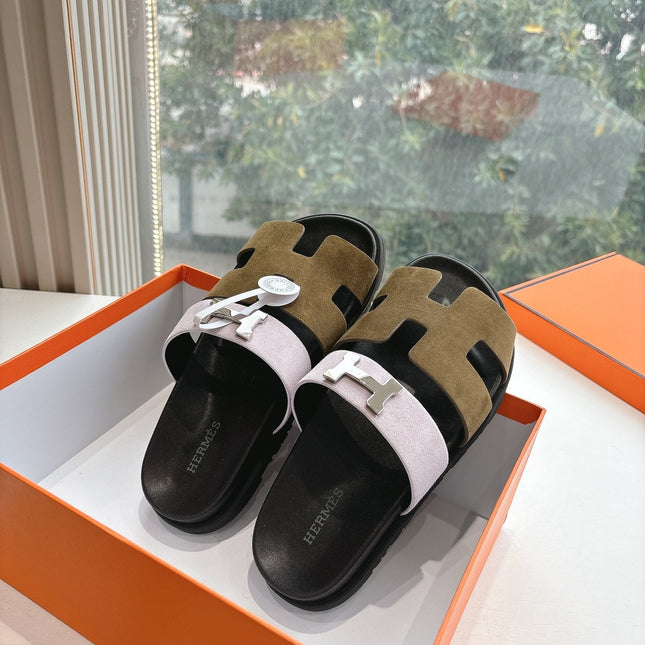 CHYPRE SANDAL IN LIGHT PINK MIX CHOCOLATE BROWN SUEDE