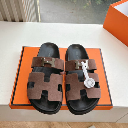 CHYPRE SANDAL IN MEDIUM BROWN SUEDE