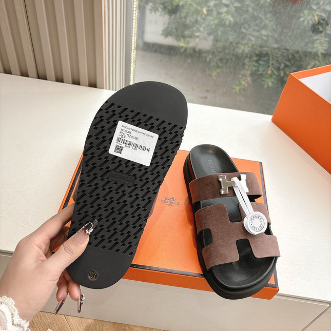 CHYPRE SANDAL IN MEDIUM BROWN SUEDE