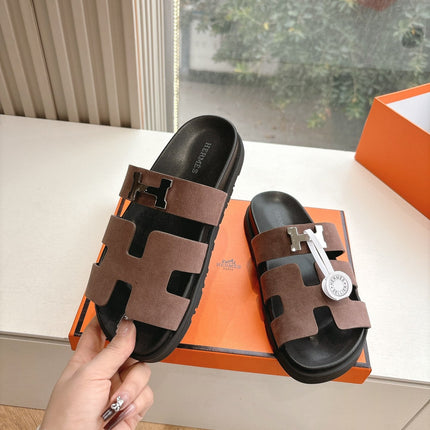 CHYPRE SANDAL IN MEDIUM BROWN SUEDE