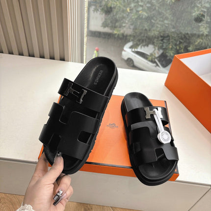 CHYPRE SANDAL IN BLACK CALFSKIN
