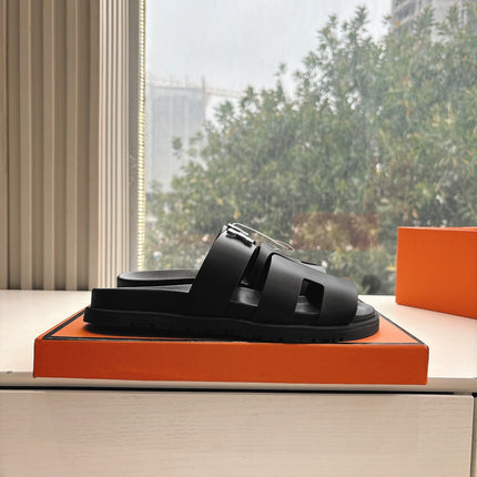 CHYPRE SANDAL IN BLACK CALFSKIN