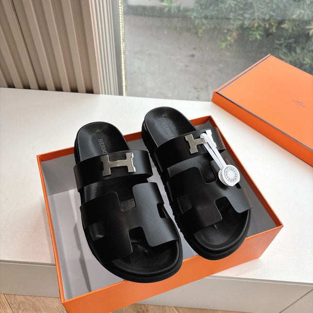 CHYPRE SANDAL IN BLACK CALFSKIN
