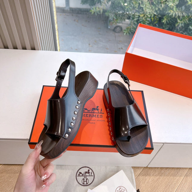 FLAT SANDAL IN BRUNETTE BROWN CALFSKIN