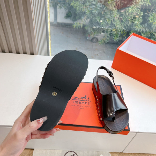 FLAT SANDAL IN BRUNETTE BROWN CALFSKIN