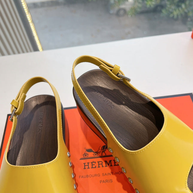 FLAT SANDAL IN CORN YELLOW CALFSKIN