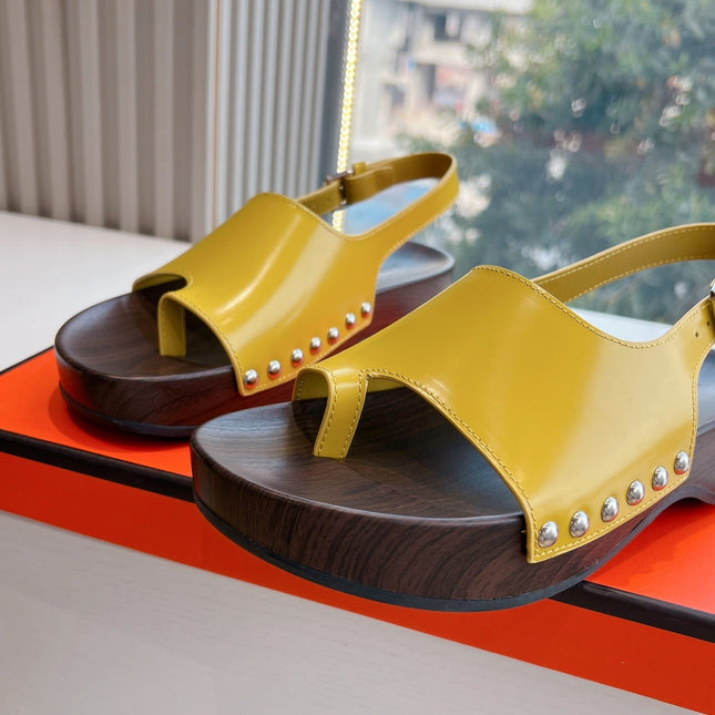 FLAT SANDAL IN CORN YELLOW CALFSKIN