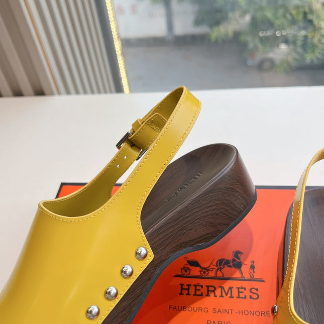 FLAT SANDAL IN CORN YELLOW CALFSKIN