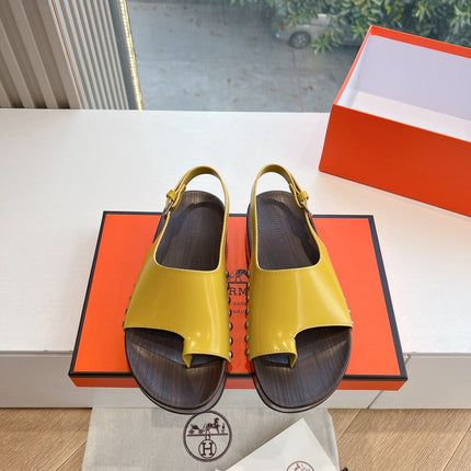 FLAT SANDAL IN CORN YELLOW CALFSKIN