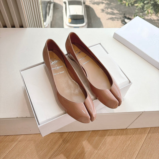 MARLOUGIELA STRASS BALLERINAS IN BEIGE PATENT SMOOTH CALFSKIN