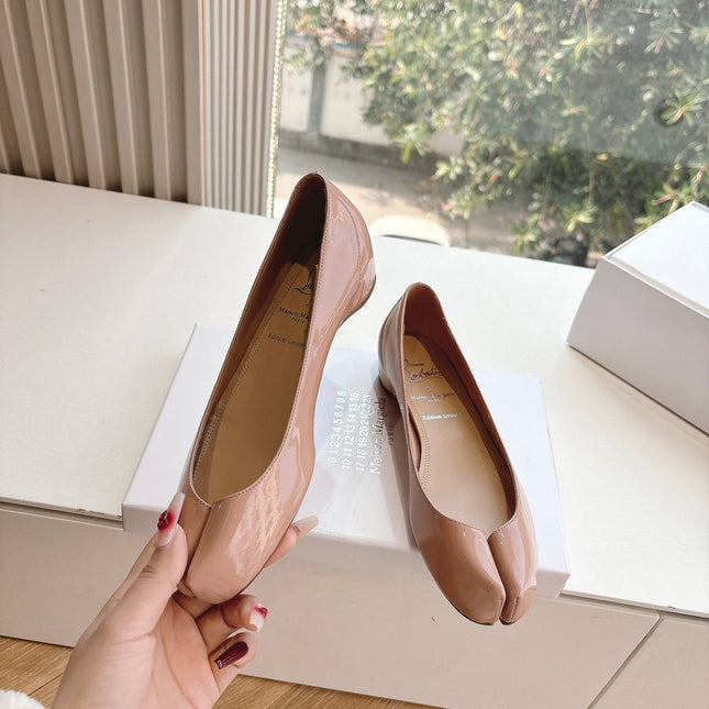 MARLOUGIELA STRASS BALLERINAS IN BEIGE PATENT SMOOTH CALFSKIN