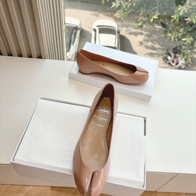 MARLOUGIELA STRASS BALLERINAS IN BEIGE PATENT SMOOTH CALFSKIN