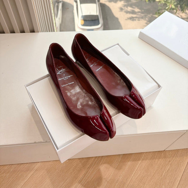 MARLOUGIELA STRASS BALLERINAS IN BURGUNDY RED PATENT SMOOTH CALFSKIN