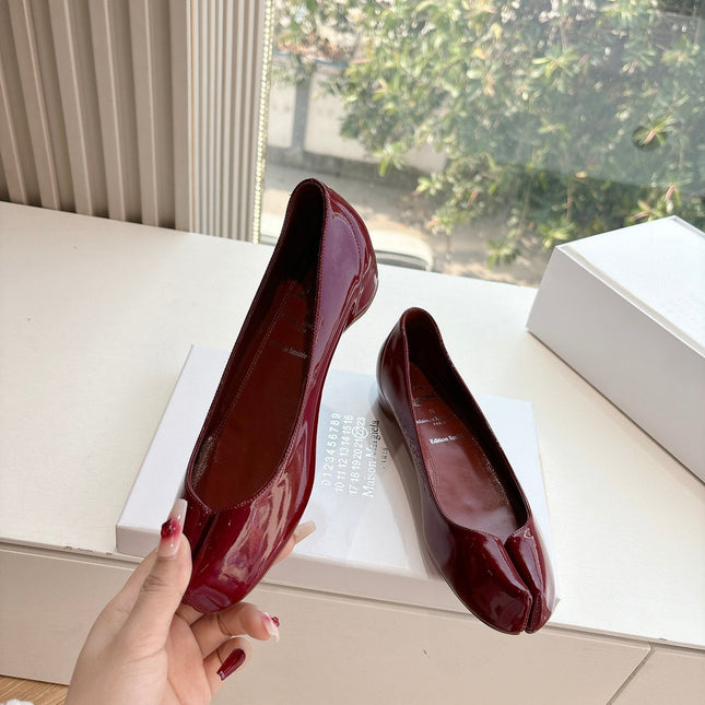 MARLOUGIELA STRASS BALLERINAS IN BURGUNDY RED PATENT SMOOTH CALFSKIN