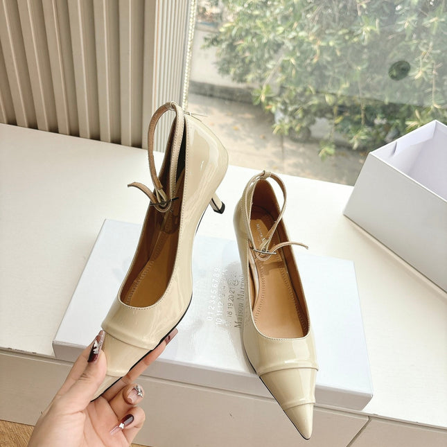 POINTED-TOE ANKLE STRAP PUMPS IN BEIGE PATENT CALFSKIN