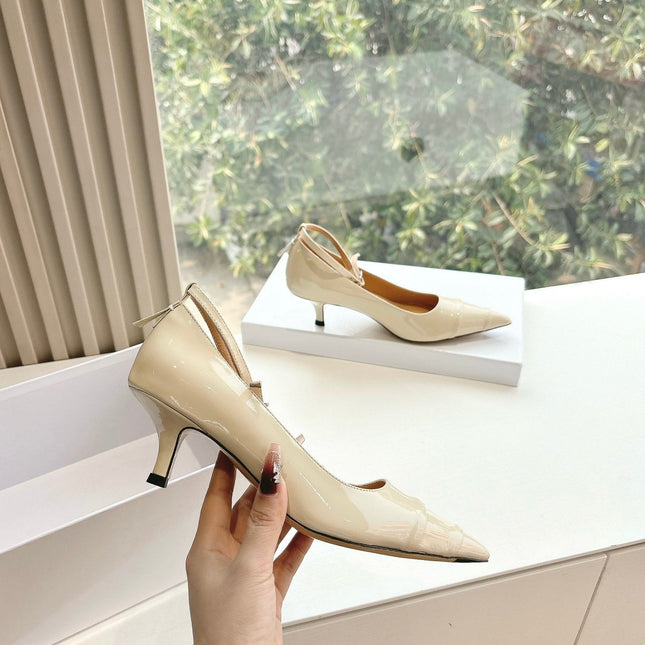 POINTED-TOE ANKLE STRAP PUMPS IN BEIGE PATENT CALFSKIN