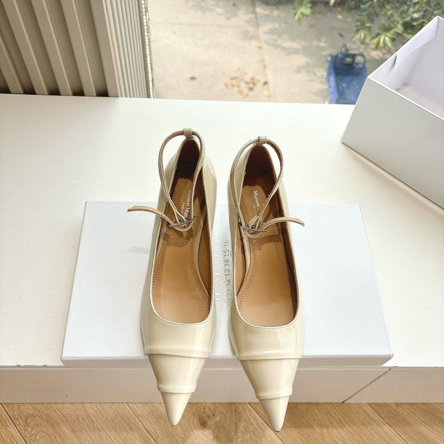 POINTED-TOE ANKLE STRAP PUMPS IN BEIGE PATENT CALFSKIN