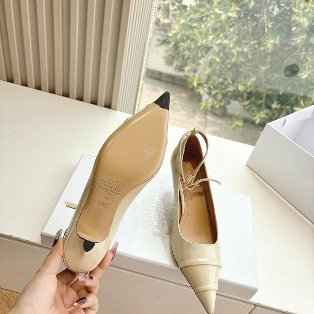 POINTED-TOE ANKLE STRAP PUMPS IN BEIGE PATENT CALFSKIN