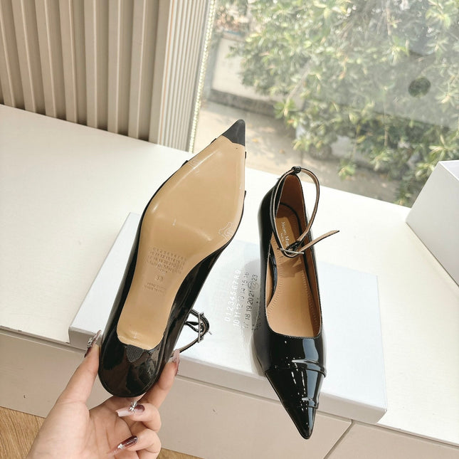 POINTED-TOE ANKLE STRAP PUMPS IN BLACK PATENT CALFSKIN