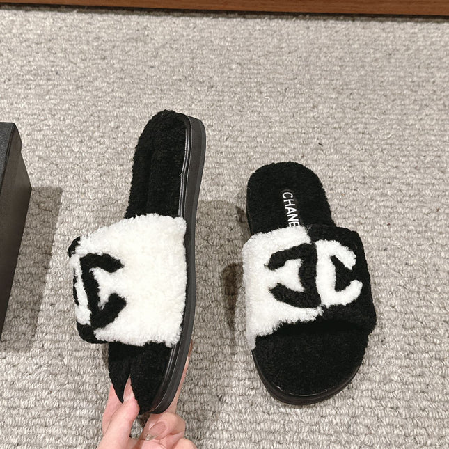 CC SLIPPERS IN BLACK MIX WHITE FLEECE