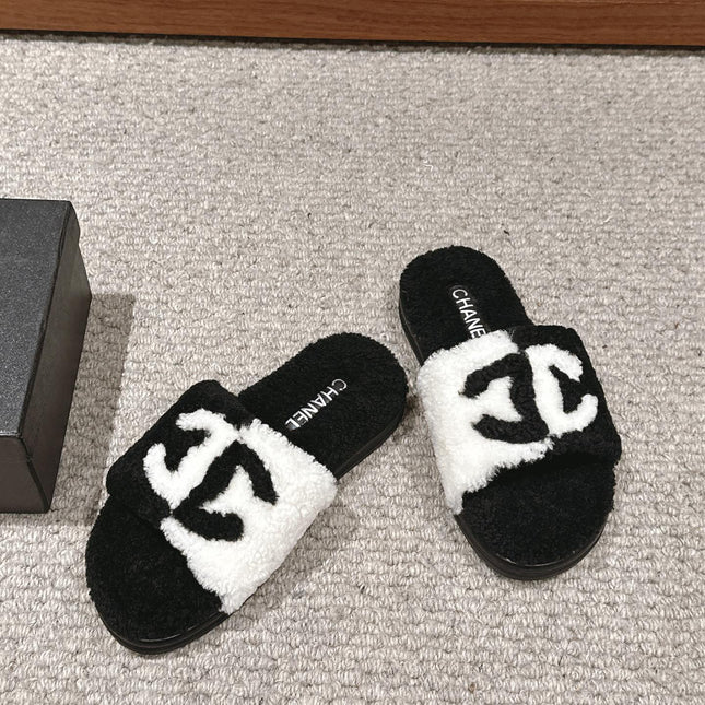CC SLIPPERS IN BLACK MIX WHITE FLEECE