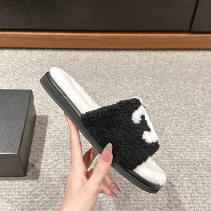 CC SLIPPERS IN WHITE MIX BLACK FLEECE