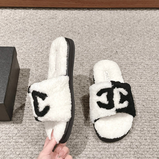 CC SLIPPERS IN WHITE MIX BLACK FLEECE