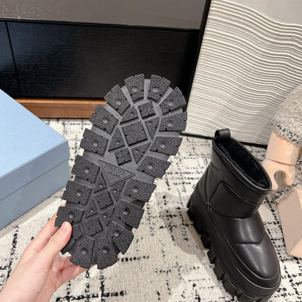 MONOLITH ANKLE BOOTS IN BLACK CALFSKIN AND LAMB FUR LINING