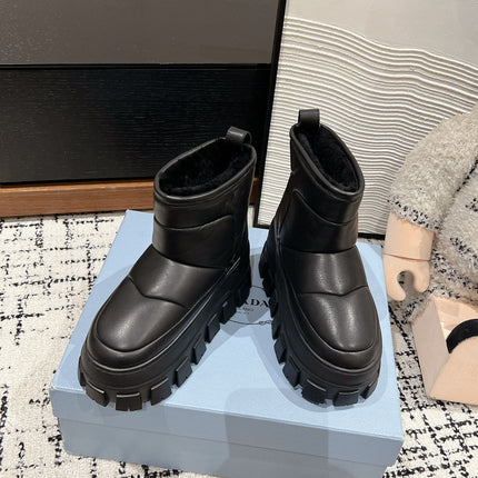 MONOLITH ANKLE BOOTS IN BLACK CALFSKIN AND LAMB FUR LINING