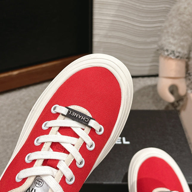 LACE-UP SNEAKERS IN CHERRY RED CANVAS