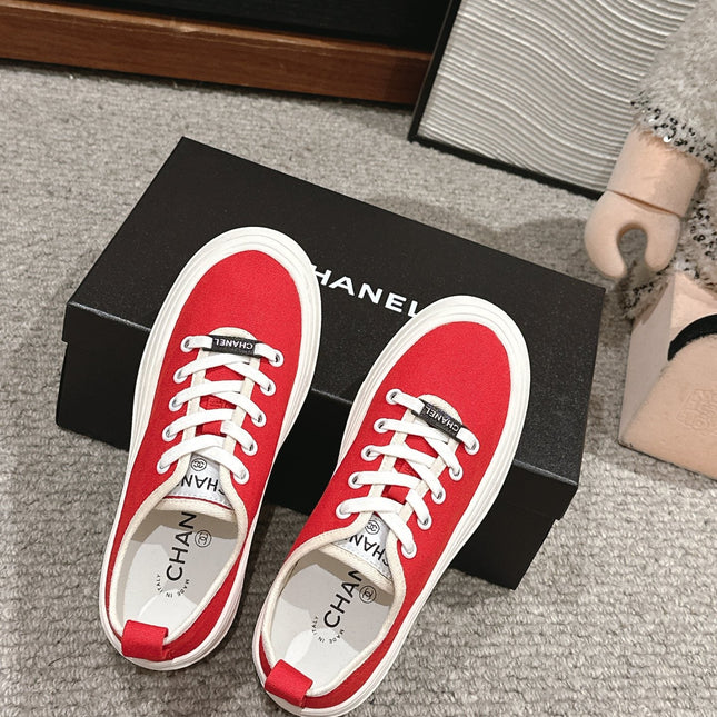 LACE-UP SNEAKERS IN CHERRY RED CANVAS