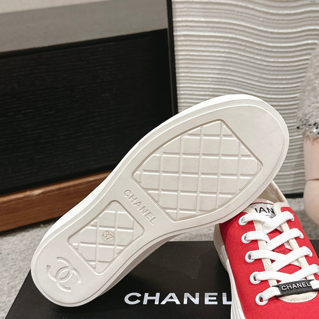 LACE-UP SNEAKERS IN CHERRY RED CANVAS