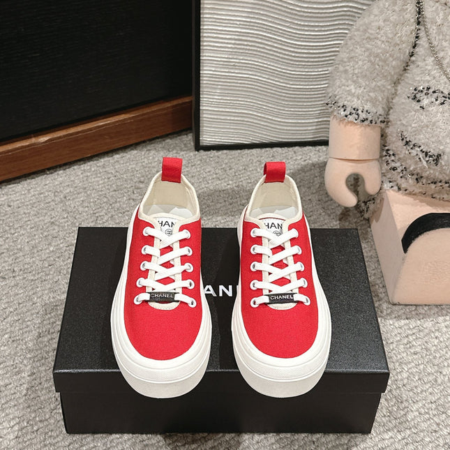 LACE-UP SNEAKERS IN CHERRY RED CANVAS