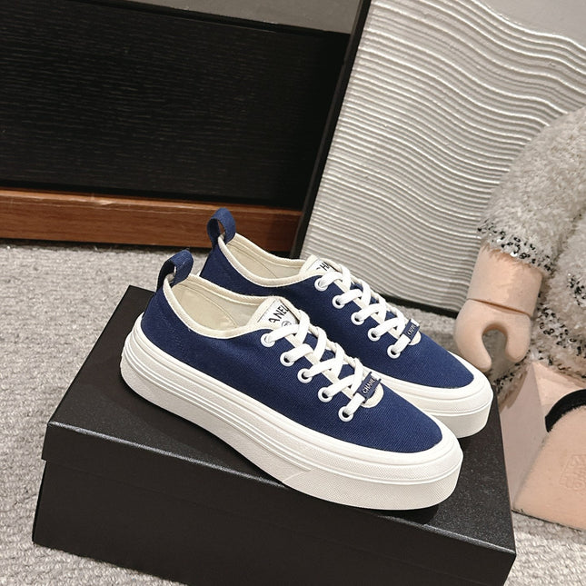 LACE-UP SNEAKERS IN NAVY BLUE CANVAS