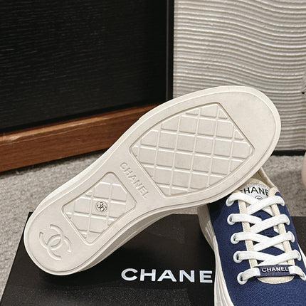 LACE-UP SNEAKERS IN NAVY BLUE CANVAS