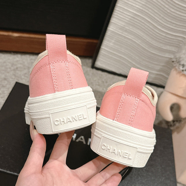 LACE-UP SNEAKERS IN PASTEL PINK CANVAS