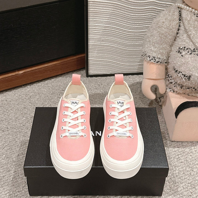 LACE-UP SNEAKERS IN PASTEL PINK CANVAS