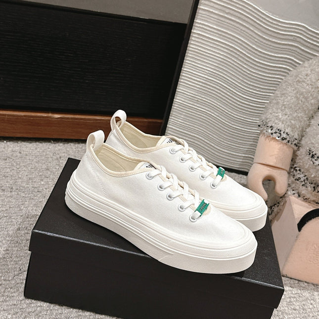 LACE-UP SNEAKERS IN WHITE CANVAS