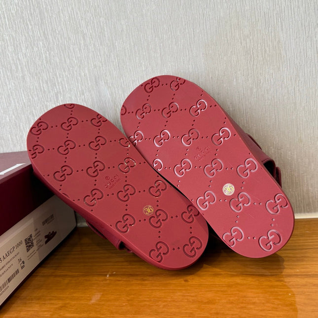 GG SANDALS S25 IN RED LAMBSKIN EMBOSSED LOGO WITH GOLD HARDWARE