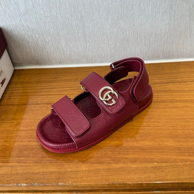 GG SANDALS S25 IN RED LAMBSKIN EMBOSSED LOGO WITH GOLD HARDWARE