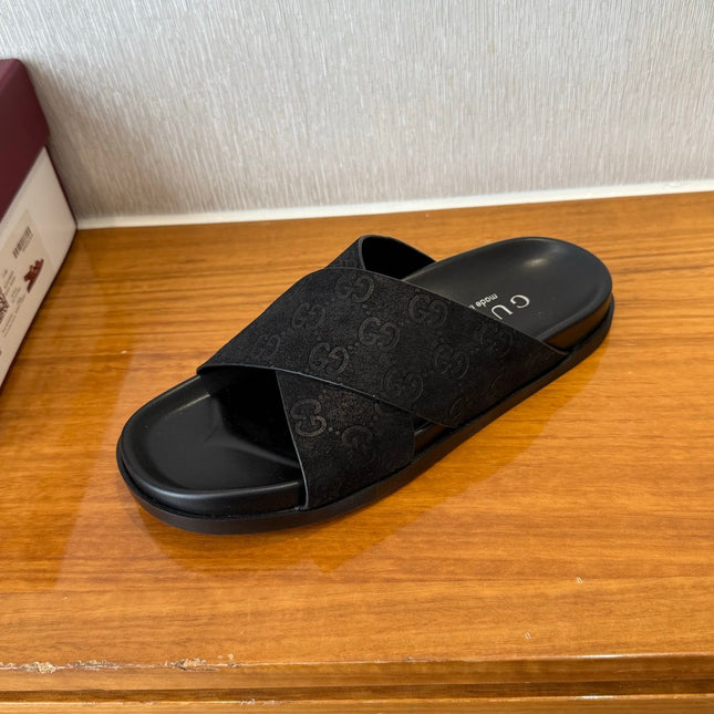 GG SLIDES X-STRAP IN BLACK SUEDE WITH EMBOSSED LOGO