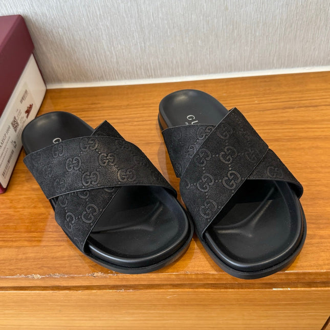 GG SLIDES X-STRAP IN BLACK SUEDE WITH EMBOSSED LOGO