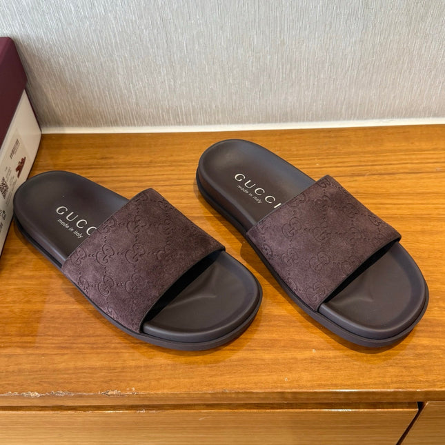 GG SLIDES IN DARK BROWN SUEDE WITH EMBOSSED LOGO