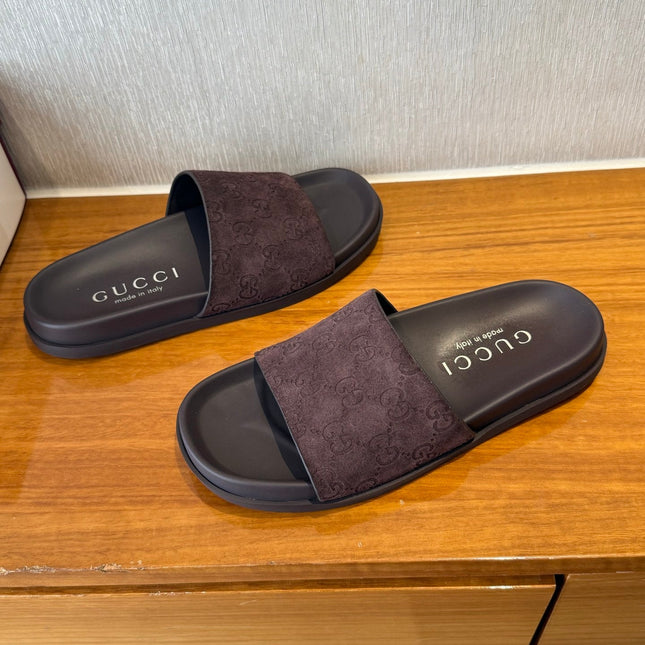 GG SLIDES IN DARK BROWN SUEDE WITH EMBOSSED LOGO